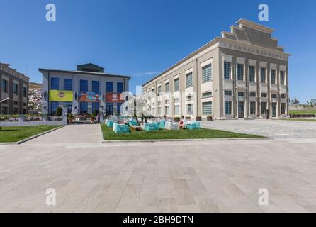 Aserbaidschan, Baku, Yarat Zentrum für Zeitgenössische Kunst, im ehemaligen sowjetischen Marine Gebäude, Stoßfänger entfernt Stockfoto