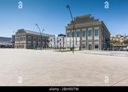 Aserbaidschan, Baku, Yarat Zentrum für Zeitgenössische Kunst, im ehemaligen sowjetischen Marine Gebäude, Stoßfänger entfernt Stockfoto