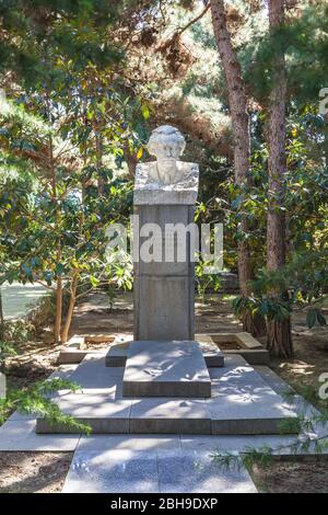 Aserbaidschan, Baku, Fexri Xiyaban, Ehrengaststätte, Friedhof der azerischen Führer, Grab des Schriftstellers Abdurrahim bey Hagverdiyev, keine Freigaben Stockfoto