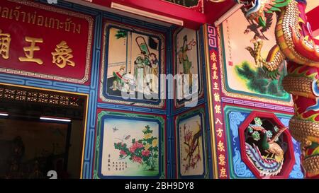 KO CHANG, THAILAND - 12. APRIL 2018: Chinesischer buddhistische Tempel auf der Insel Stockfoto