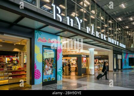 Frankreich, Paris, Flughafen, Chares de Gaulle Aerogare 2, Klemme E, Duty Free Shopping Bereich Stockfoto