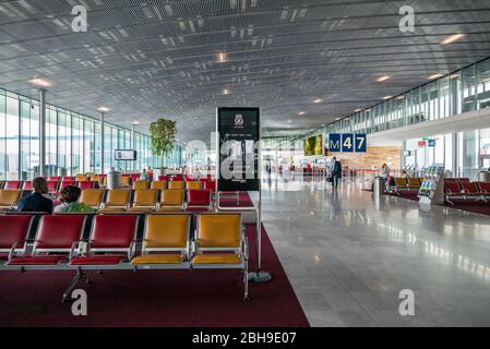 Frankreich, Paris, Flughafen, Chares de Gaulle Aerogare 2, Klemme E, Flug Tore Stockfoto