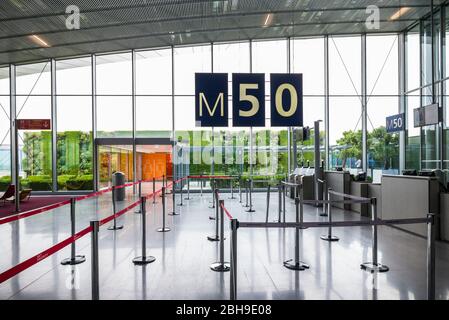 Frankreich, Paris, Flughafen, Chares de Gaulle Aerogare 2, Klemme E, Flug Tore Stockfoto