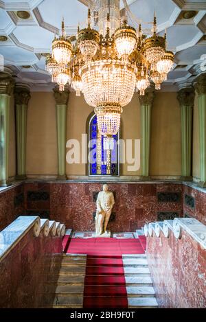 Georgien, Gori, Stalin Museum gewidmet dem ehemaligen sowjetischen Diktator Joseph Stalin, Treppe und Stalin-Statue, keine Freigaben Stockfoto