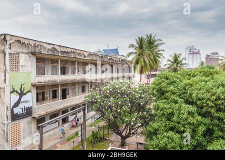 Kambodscha, Phnom Penh, Tuol Sleng Museum der völkermörderischen Verbrechen, Khmer Rouge Gefängnis, der früher als Gefängnis S-21, in der alten Schule bekannt, außen Stockfoto