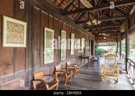 Laos, Vientiane, Lao Textilmuseum, Innenansicht Stockfoto