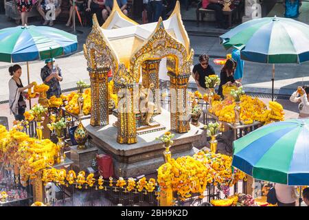 Thailand, Bangkok, Siam Square Bereich, Erawan Schrein, Blick aus dem hohen Winkel Stockfoto