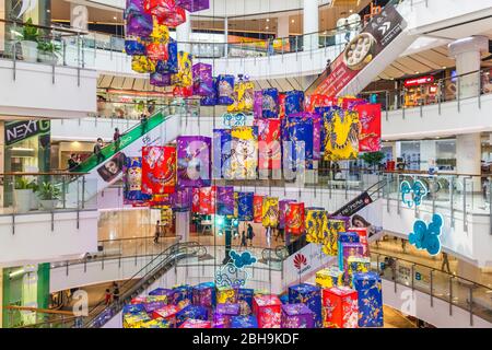 Thailand, Bangkok, Siam Square, Central World Shopping Mall, Innenraum mit chinesischen Neue Jahr Dekorationen Stockfoto