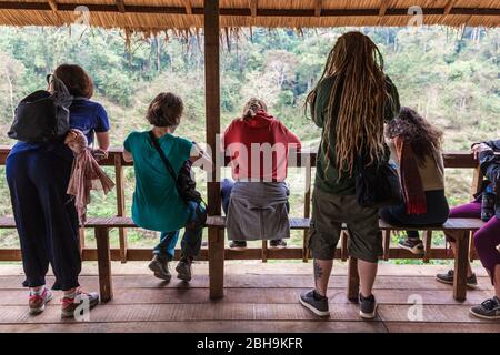 Laos, Sainyabuli Provinz, Nord-Laos, Sainyabuli, Elefantenschutzzentrum, Besucher Stockfoto