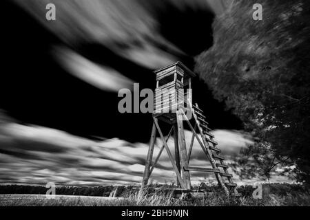 Lange Exposition von Wolken Stockfoto