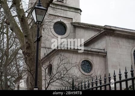 Portland Stone Classical Church St. Lukes Church, Old Street, London EC1 von Nicholas Hawksmoor John James Stockfoto