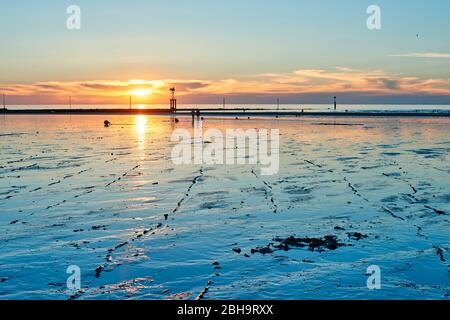 Sonnenuntergang am Strand von Trouville, Normandie Frankreich Stockfoto