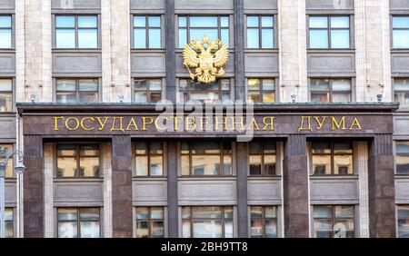 Moskau, Russland - 8. Juli 2019: Staatsduma der Russischen Föderation. Gebäude des russischen Parlaments Stockfoto