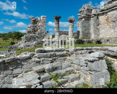 Maya Ruinen in Tulum, SS die Stelle einer präkolumbianischen Maya ummauerten Stadt, die als wichtiger Hafen für Coba, im mexikanischen Bundesstaat Quintana Roo diente Stockfoto