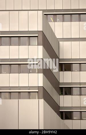 Das Detail eines Büro- und Geschäftsgebäudes des Radiosenders RBB, Radio Berlin Brandenburg in Berlin. Stockfoto