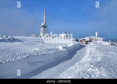 Gipfelhaus mit Hotel und Funkmast, am Brocken, Wernigerode, Naturpark Harz, Sachsen-Anhalt, Deutschland Stockfoto