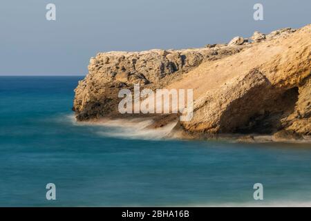 Panoramablick auf ein Meer und Inseln von der Spitze des Berges, auf der Insel Kreta, Griechenland. Stockfoto