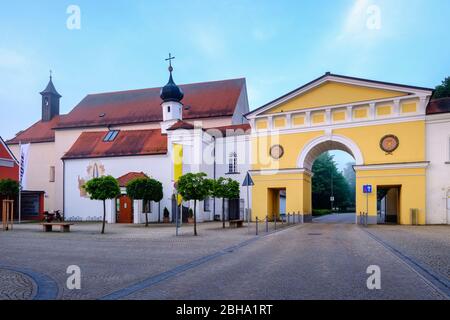 Loreto-Kapelle und Ludwigstor, Türkheim, Niederallgäu, Schwaben, Bayern, Deutschland Stockfoto