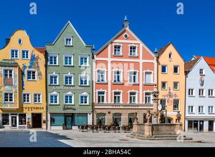 Marienplatz in der Altstadt von Weilheim, Pfaffenwinkel, Oberbayern, Bayern, Deutschland, Europa Stockfoto