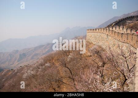 Blick von der Mutianyu Großen Mauer, Peking, China Stockfoto