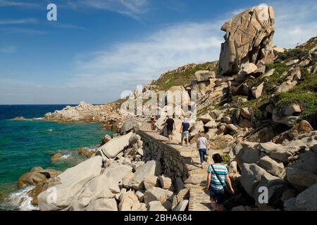 Küstenlandschaft in Torre di Longonsardo Turm in Santa Teresa di Gallura, Olbia-Tempio Provinz, Mittelmeer, Sardinien, Italien Stockfoto