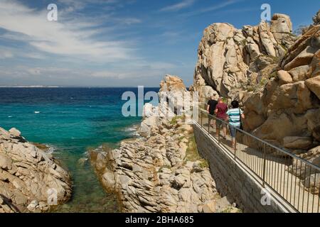 Küstenlandschaft in Torre di Longonsardo Turm in Santa Teresa di Gallura, Olbia-Tempio Provinz, Mittelmeer, Sardinien, Italien Stockfoto