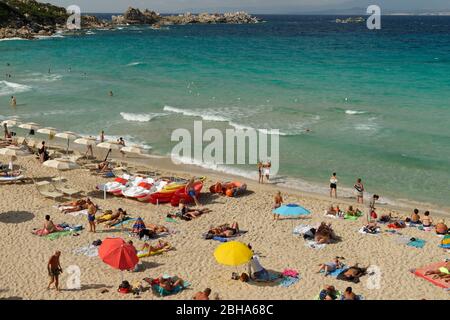 Blick auf den Strand Rena Bianca in Santa Teresa di Gallura, Olbia-Tempio Provinz, Mittelmeer, Sardinien, Italien Stockfoto