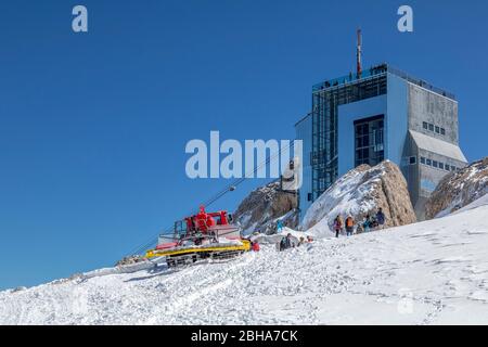 Bergstation in Punta Rocca (mt 3265), in Marmolada und Panoramaterrasse mit herrlichem Blick auf die Dolomiten, Rocca Pietore, Belluno, Venetien, Italien Stockfoto