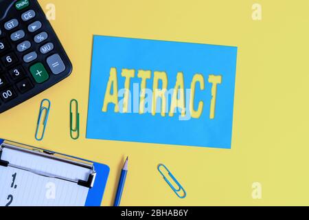 Text zum Schreiben von Wörtern anziehen. Geschäftsfoto präsentiert, um durch eine physische Kraft zu zeichnen, die verursacht oder tendenziell dazu führt, dass sich Zwischenablage leeren Papierbogen c Stockfoto