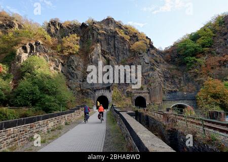 Wander- und Radweg in Altenahr, Altenahr, Ahrtal, Eifel, Rheinland-Pfalz, Deutschland Stockfoto