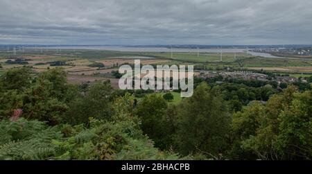 Blick über Frodsham Marsh Ewards Süden Liverpool und die Wirral von Overton Hill in der Nähe Frodsham in Cheshire, entlang der Sandstone Trail Stockfoto