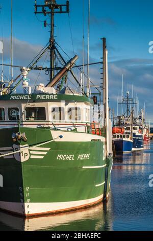 Kanada, New Brunswick, nordöstlichen New Bruswick, Caraquet, Boote im Fischereihafen, Dawn Stockfoto