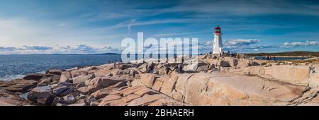 Kanada, Nova Scotia, Peggy's Cove, Fischerdorf an der Atlantikküste, Peggy's Cove Leuchtturm Stockfoto