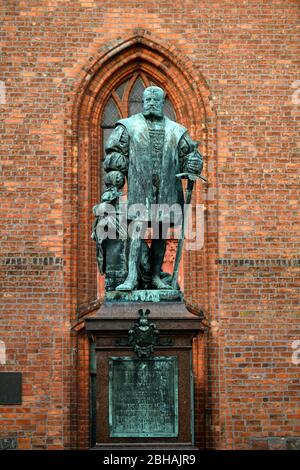 Denkmal des Kurfürsten Joachim II. Vor der Reformation Kirche St. Nikolai, Spandau, Berlin, Deutschland Stockfoto