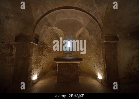 Gipsfenster, romanische Westkrypte im Mariendom, Dom d. Unsere Liebe Frau nach Augsburg, Bayern, Deutschland Stockfoto