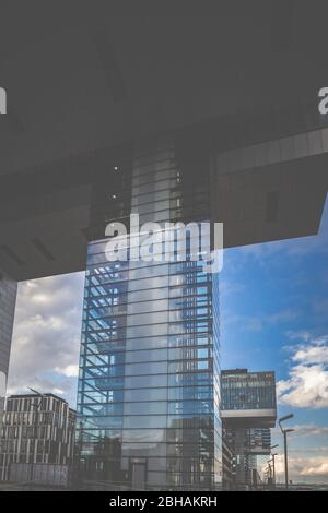 Der Kranhäuser und der Rheinauhafen in der Kölner Südstadt. Stockfoto