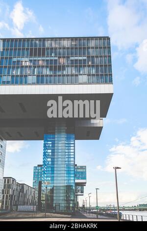 Der Kranhäuser und der Rheinauhafen in der Kölner Südstadt. Stockfoto