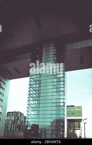 Der Kranhäuser und der Rheinauhafen in der Kölner Südstadt. Stockfoto