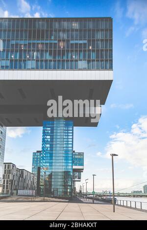 Der Kranhäuser und der Rheinauhafen in der Kölner Südstadt. Stockfoto