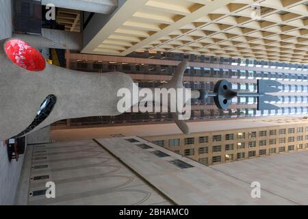 Miro's Chicago (ursprünglich die Sonne, der Mond und ein Stern genannt, ist eine Skulptur von Joan Miro. Es ist 39 Fuß (12 m) hoch und besteht aus Stahl, Drahtgeflecht, Beton, Bronze und Keramikfliesen. Stockfoto