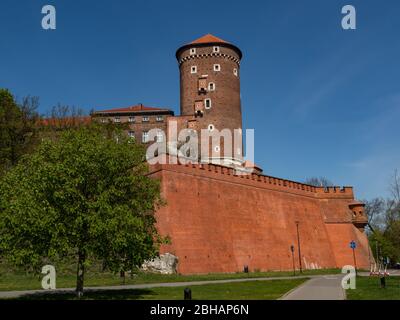 Sandomierska Turm von Wawel Schloss, ehemalige königliche Residenz. Berühmte touristische Attraktion in Krakau, Polen. Der Turm wurde um 1460 erbaut. Stockfoto