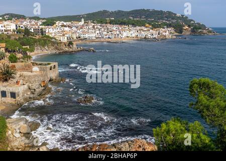 Europa, Spanien, Katalonien, Costa Brava, mit Blick auf die Küstenstadt Calella de Palafrugell Stockfoto