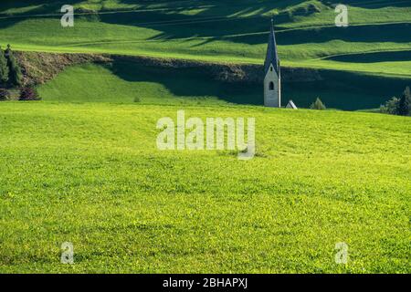 Europa, Österreich, Tirol, Osttirol, hohe Tauern, Kals am Großglockner, Kirchturm im Dorf Kals am Großglockner Stockfoto