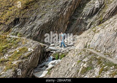 Europa, Österreich, Tirol, Osttirol, hohe Tauern, Kals am Großglockner, Wanderer auf dem Sudetendeutschen Höhenweg im Nationalpark hohe Tauern Stockfoto