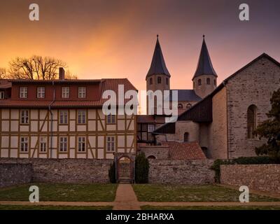 Europa, Deutschland, Sachsen-Anhalt, Ilsenburg, Stift Drübeck, Benediktinerkloster St. Vitus, 10. Jahrhundert, Abendstimmung Stockfoto