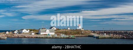 Kanada, Nova Scotia, Cabot Trail, Neils Hafen, Cape Breton Highlands National Park, die Stadt und den Leuchtturm Stockfoto