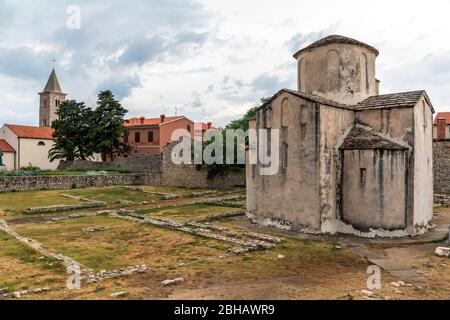 Kirche des Heiligen Kreuzes, berühmt als die kleinste Kathedrale der Welt, Nin, zadar Grafschaft, Dalmatien, Kroatien Stockfoto