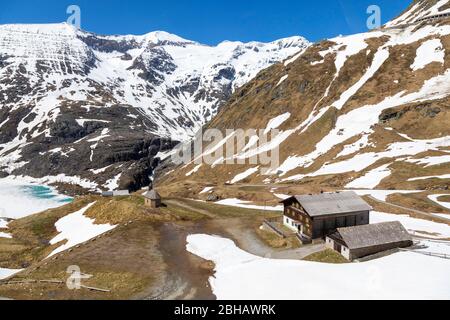 Die Pasterzenhaus Hütte und die kleine Kapelle, Nationalpark hohe Tauern, Großglockner Hochalpenstraße, Kärnten, Österreich, Europa Stockfoto