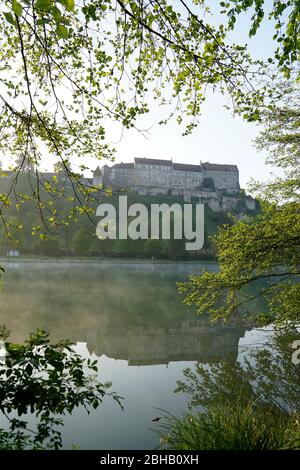 Deutschland, Bayern, Oberbayern, Burghausen, Burg, Wöhrsee, am Morgen Stockfoto