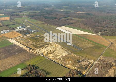 Luftaufnahme, Kiesabbau und Schleifen, Flugplatz Dinslaken Schwarze Heide, Holthausen, Bottrop, Ruhrgebiet, Nordrhein-Westfalen, Deutschland Stockfoto